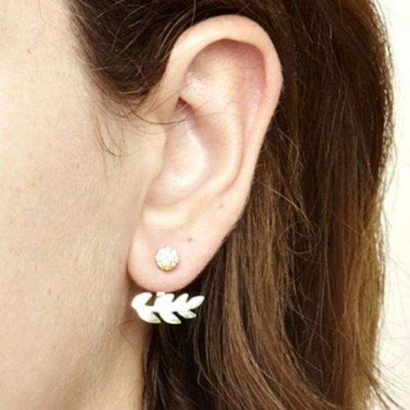 FOXY ORIGINALS Jewelry - 🇨🇦GARDENIA EARRINGS IN GOLD🇨🇦